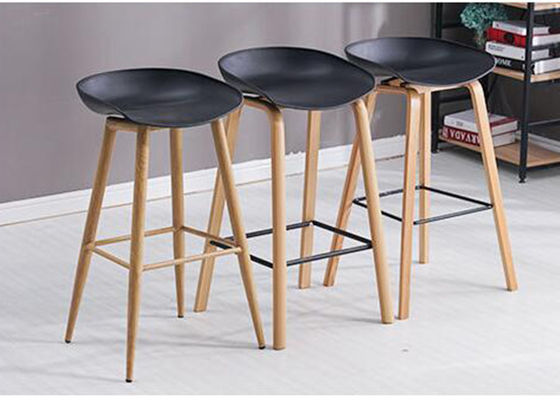 Le tabouret de bar ergonomique de hêtre, compteur en bois moderne moucharde le bas dossier