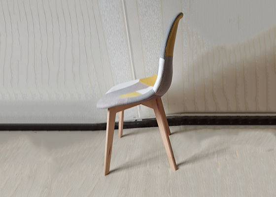 chaises dinantes de velours de fil de hêtre et en bois avec la conception de dossier